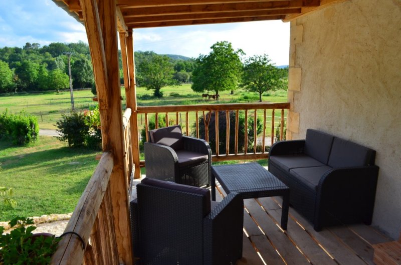 Gîte Plein Sud, terrasse sur la vallée des Eymaries